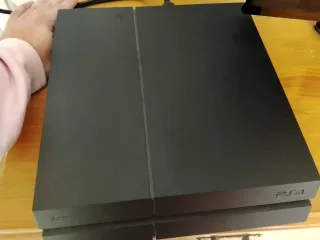 PS4 + mando + 2 juegos