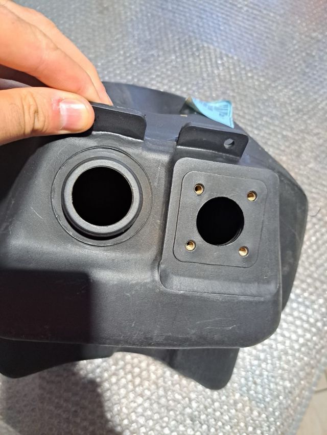 Serbatoio benzina Malaguti nuovo fondo magazzino