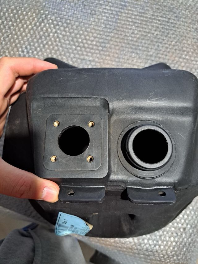 Serbatoio benzina Malaguti nuovo fondo magazzino