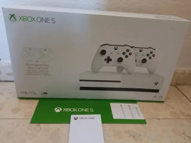 Xbox One S 1TB Blanca + complementos de las fotos