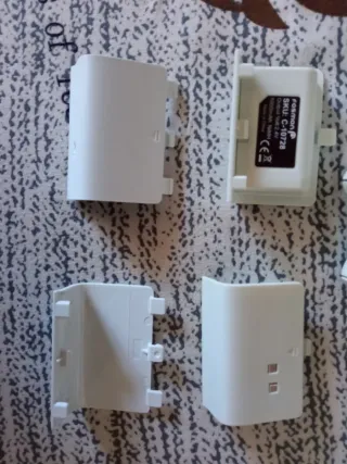 Xbox One S 1TB Blanca + complementos de las fotos