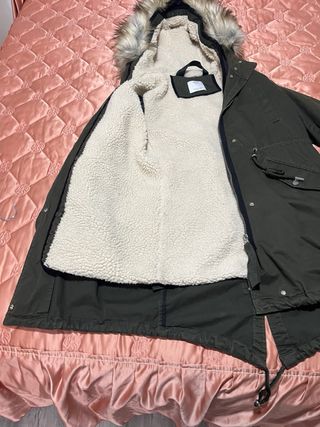 Chaqueta parka verde militar con capucha