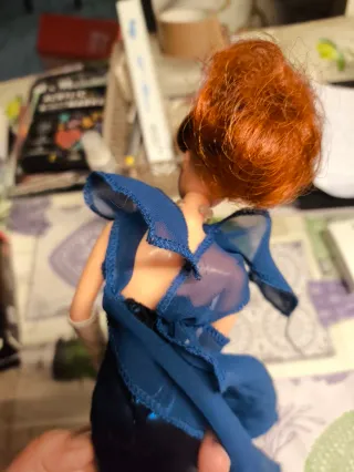 Bambola Anastasia abito blu anni 90