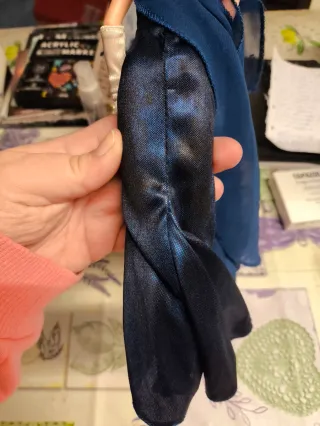 Bambola Anastasia abito blu anni 90