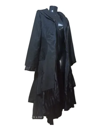 Vestido negro largo con capucha