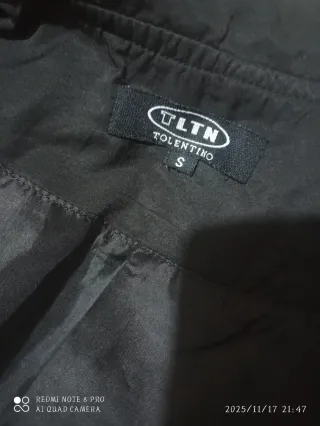 Vestido negro largo con capucha