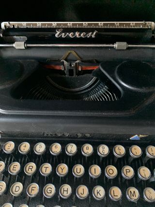 Macchina da scrivere Everest
