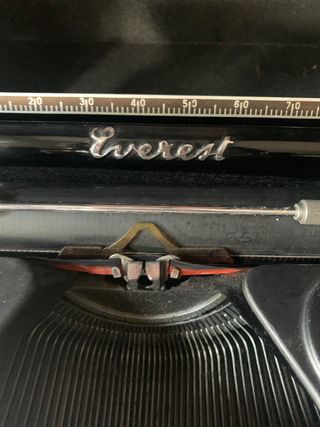 Macchina da scrivere Everest