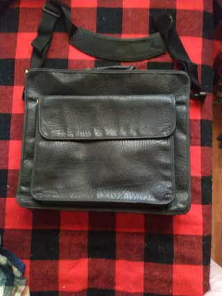 Maletín cuero sintético negro