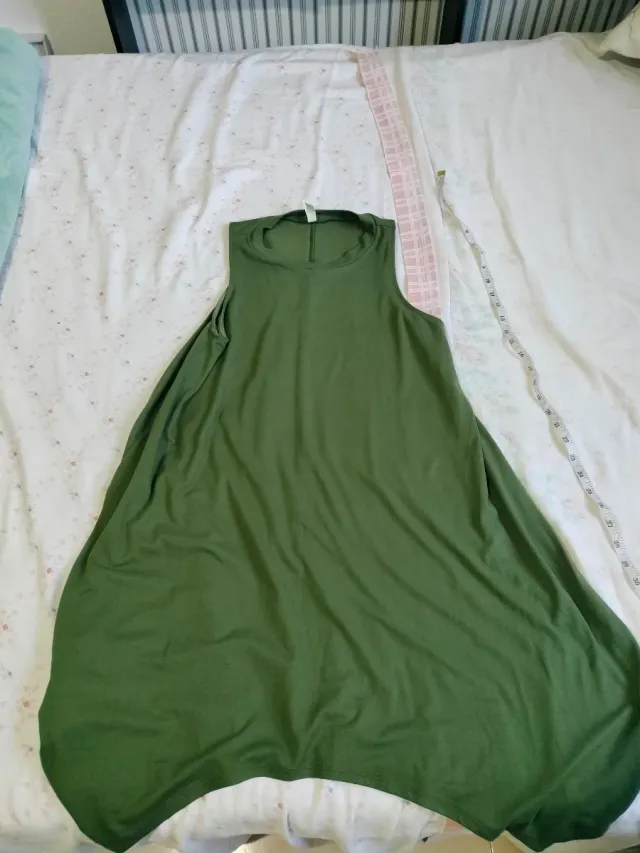 Vestido verde oscuro sin mangas