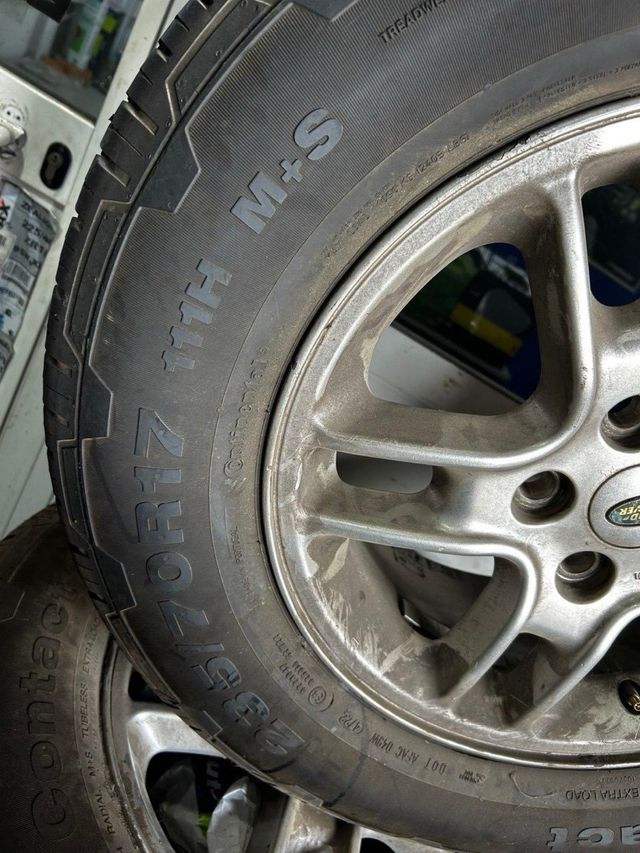 Land Rover - Continental 235/70 R17 4x4