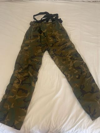 Pantalones de camuflaje con tirantes Gore Tex