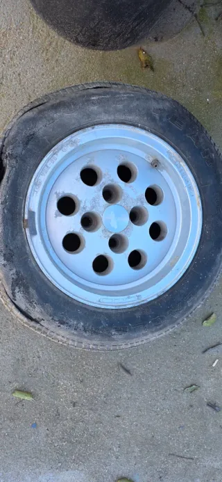 Llanta Ford Capri 2.8