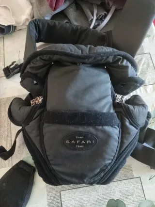 Mochila Portabebés Tomy Safari Negra