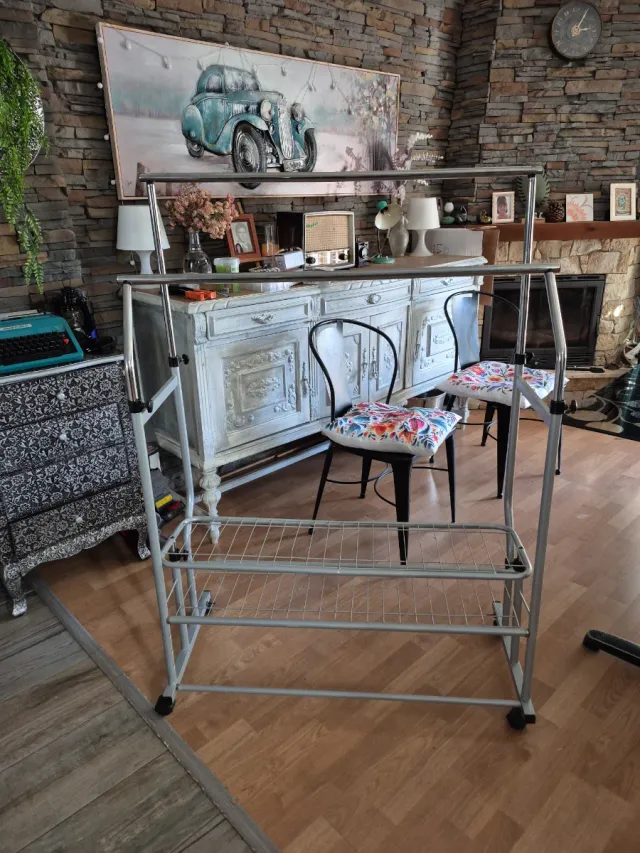 Perchero Metálico con Ruedas