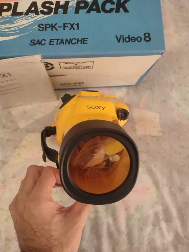 Sony Handycam Splash Pack SPK-FX1 Video 8