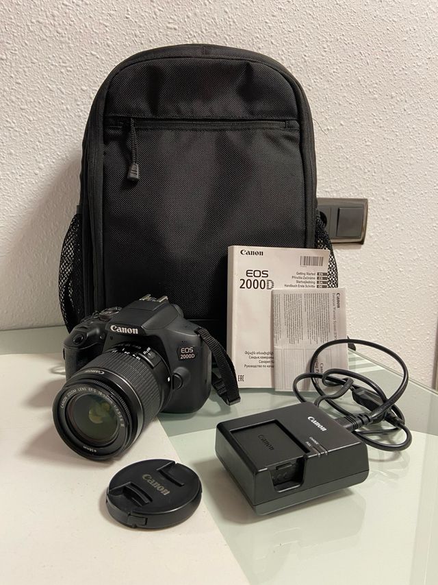 Pack Cámara Canon EOS 2000D con accesorios