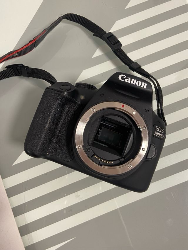 Pack Cámara Canon EOS 2000D con accesorios