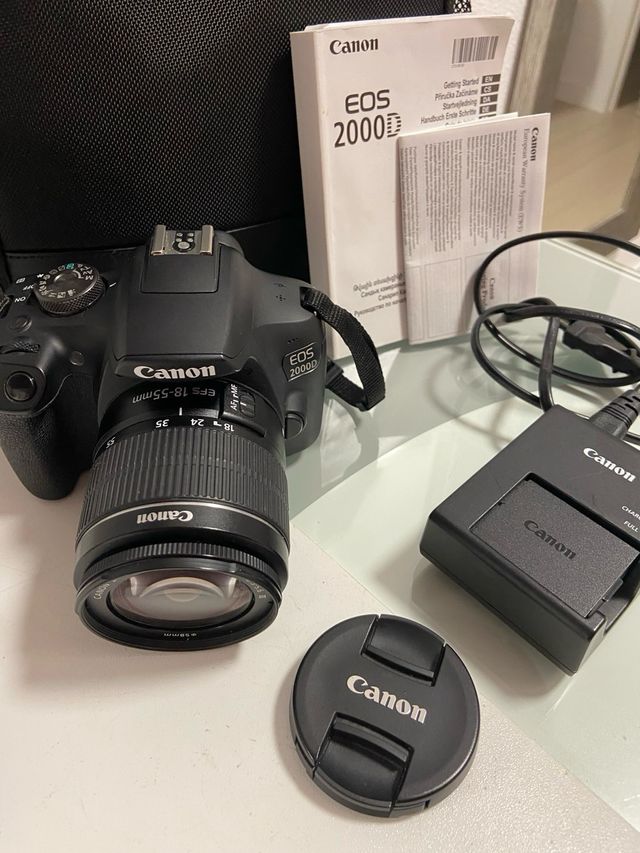 Pack Cámara Canon EOS 2000D con accesorios