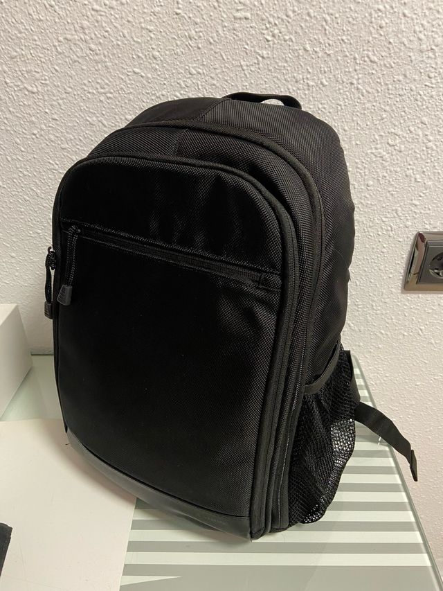 Pack Cámara Canon EOS 2000D con accesorios