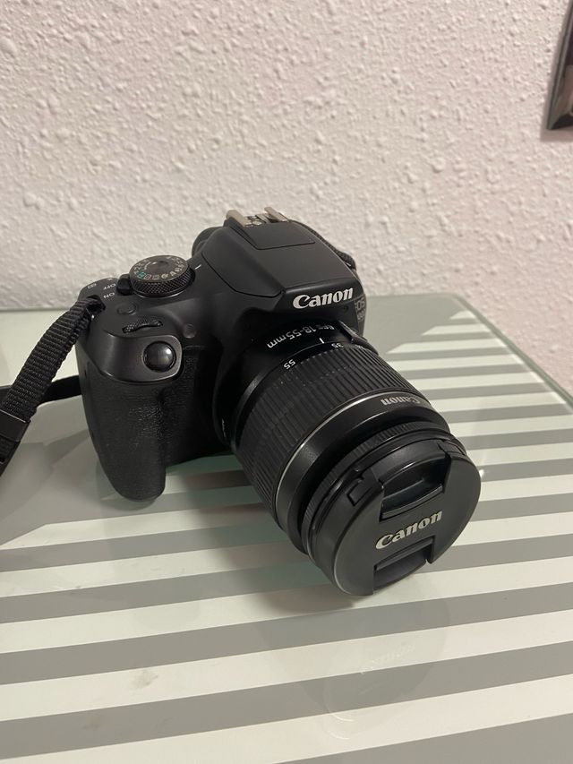 Pack Cámara Canon EOS 2000D con accesorios