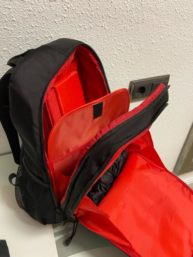 Pack Cámara Canon EOS 2000D con accesorios