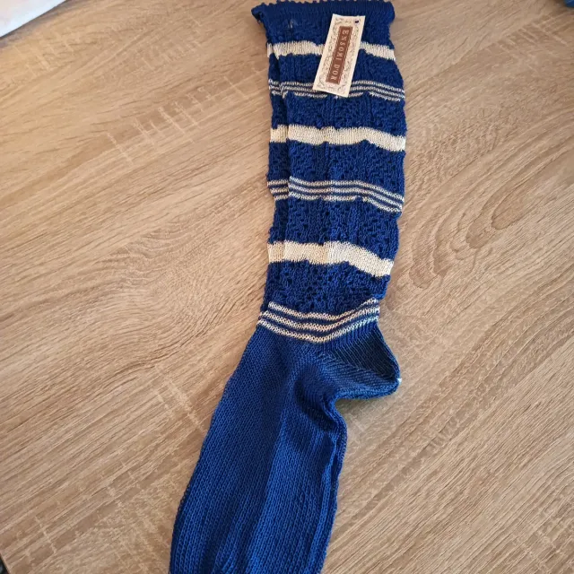 Medias de torrenti azules y blancas