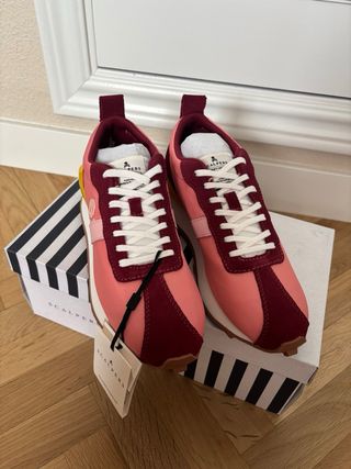 Zapatillas Scalpers rosas y rojas
