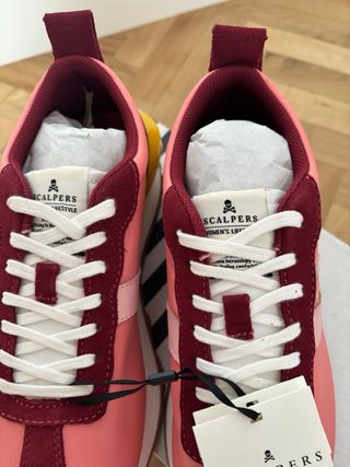 Zapatillas Scalpers rosas y rojas