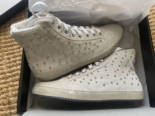 Botines grises con Tachuelas Plateadas