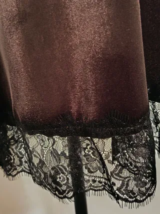 Sottoveste in velluto marrone con pizzo