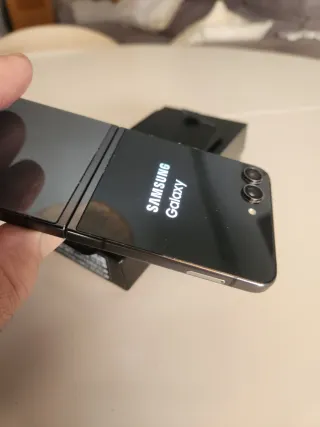 Samsung Galaxy Z Flip5 5G