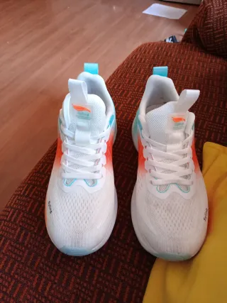 Zapatillas deportivas mujer blancas y naranjas