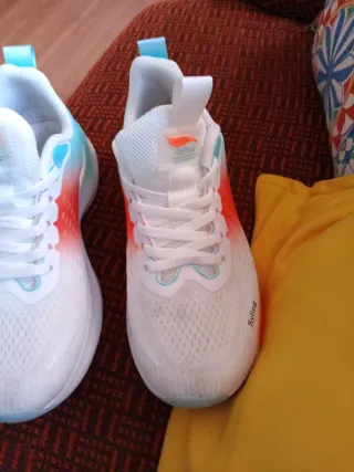 Zapatillas deportivas mujer blancas y naranjas