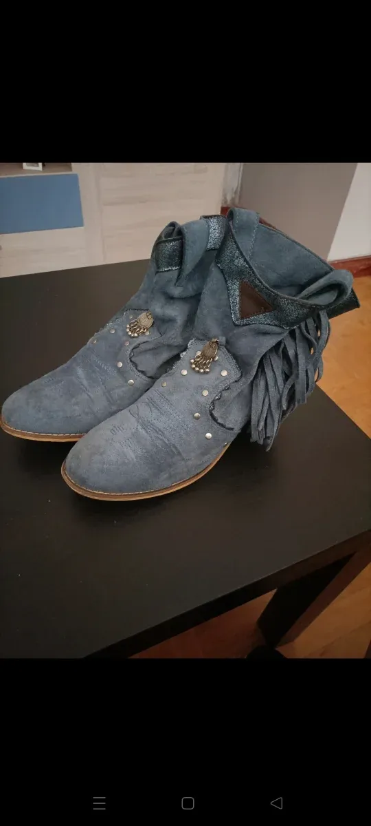 Botines vaqueros con flecos