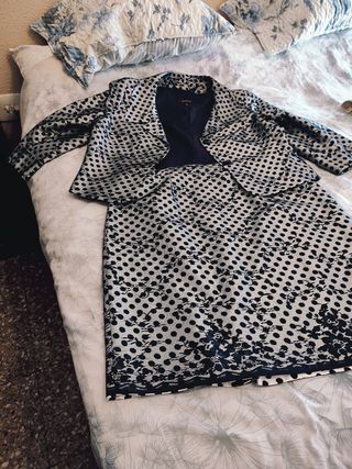 Conjunto falda y chaqueta lunares