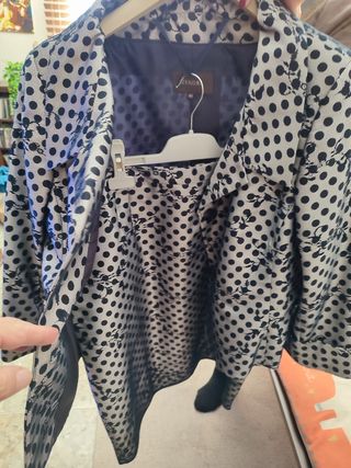 Conjunto falda y chaqueta lunares