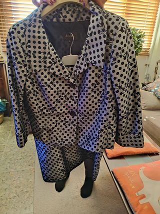 Conjunto falda y chaqueta lunares