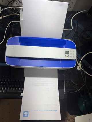 Impresora HP Azul y Blanca