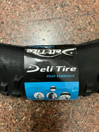 Neumático 27.5 x 2.80