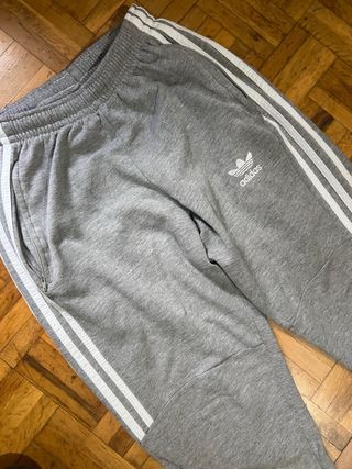 Pantalón Chandal Adidas Gris