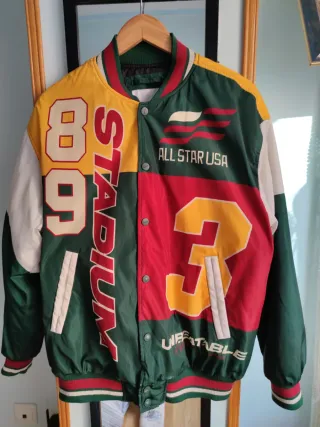 Cazadora estilo universitario