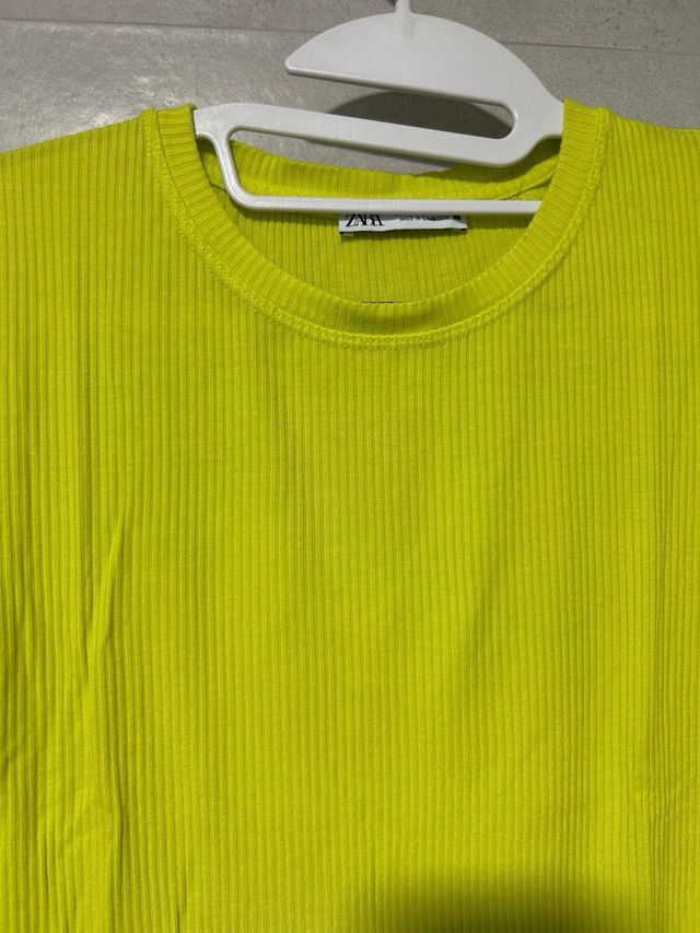 Camiseta Zara básica amarillo flúor