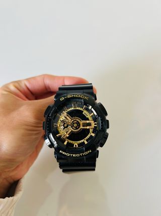 Reloj G-Shock Negro y Dorado
