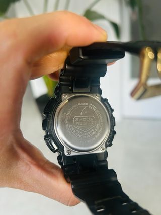 Reloj G-Shock Negro y Dorado