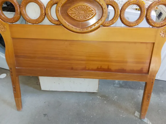 Cabecero de madera preciosa