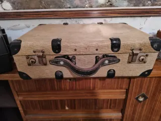 Maleta vintage beige y negra