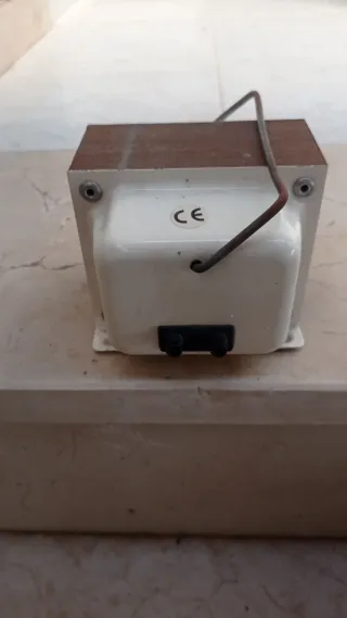 Autotransformador Reversible 1000VA (125V/220V)