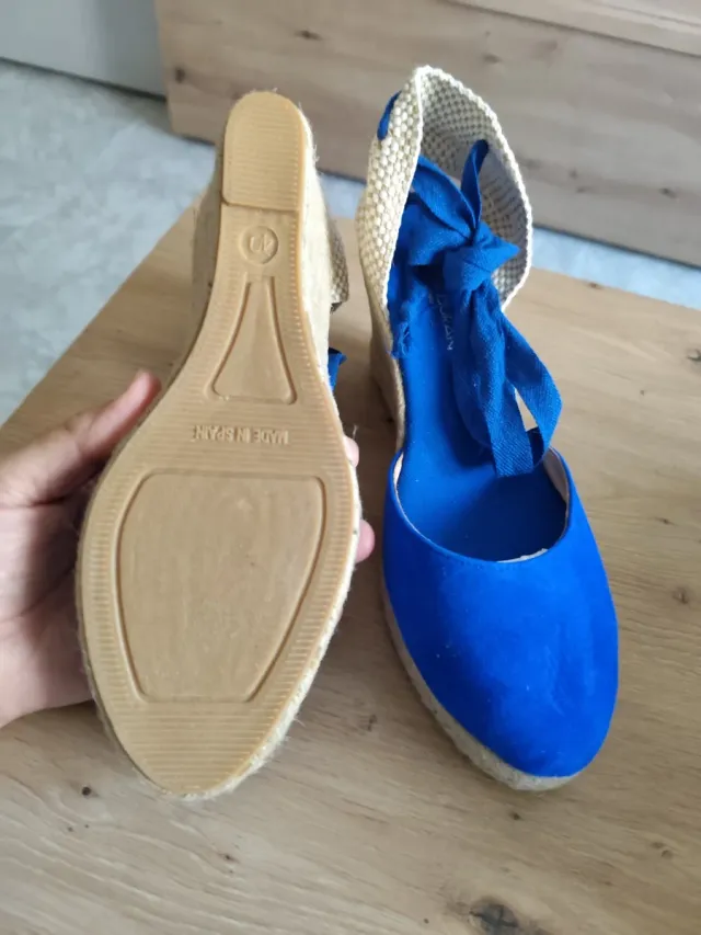 Alpargatas cuña azul eléctrico