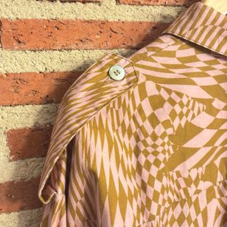 Blusa camisera con dibujo óptico